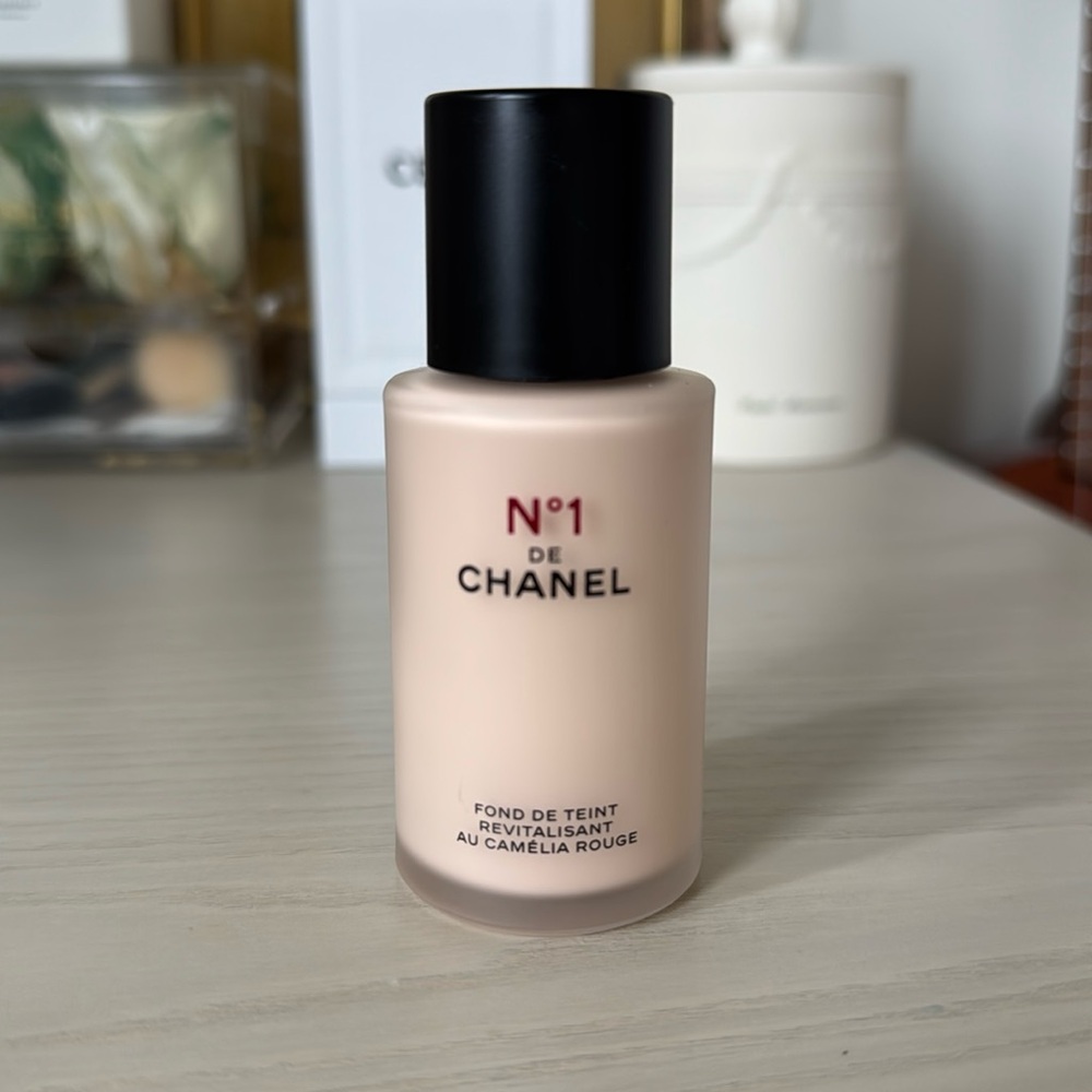 N°1 DE CHANEL REVITALIZING FOUNDATION
Size: 1FL. OZ. Shade: BD01